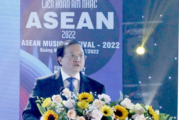 Thứ trưởng Bộ Văn hóa, Thể thao và Du lịch Tạ Quang Đông phát biểu tại lễ khai mạc
